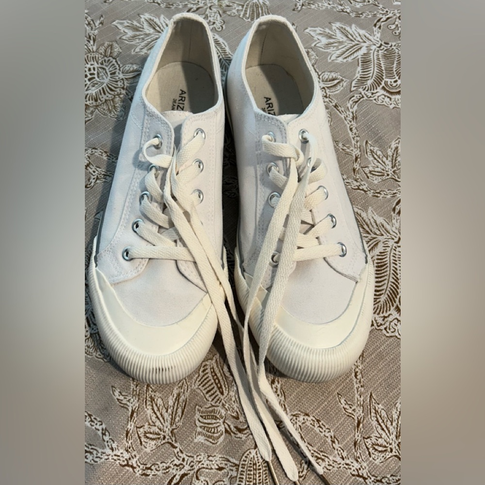 NOT FOR SALE Arizona Jean Company White Canvas Sneakers
